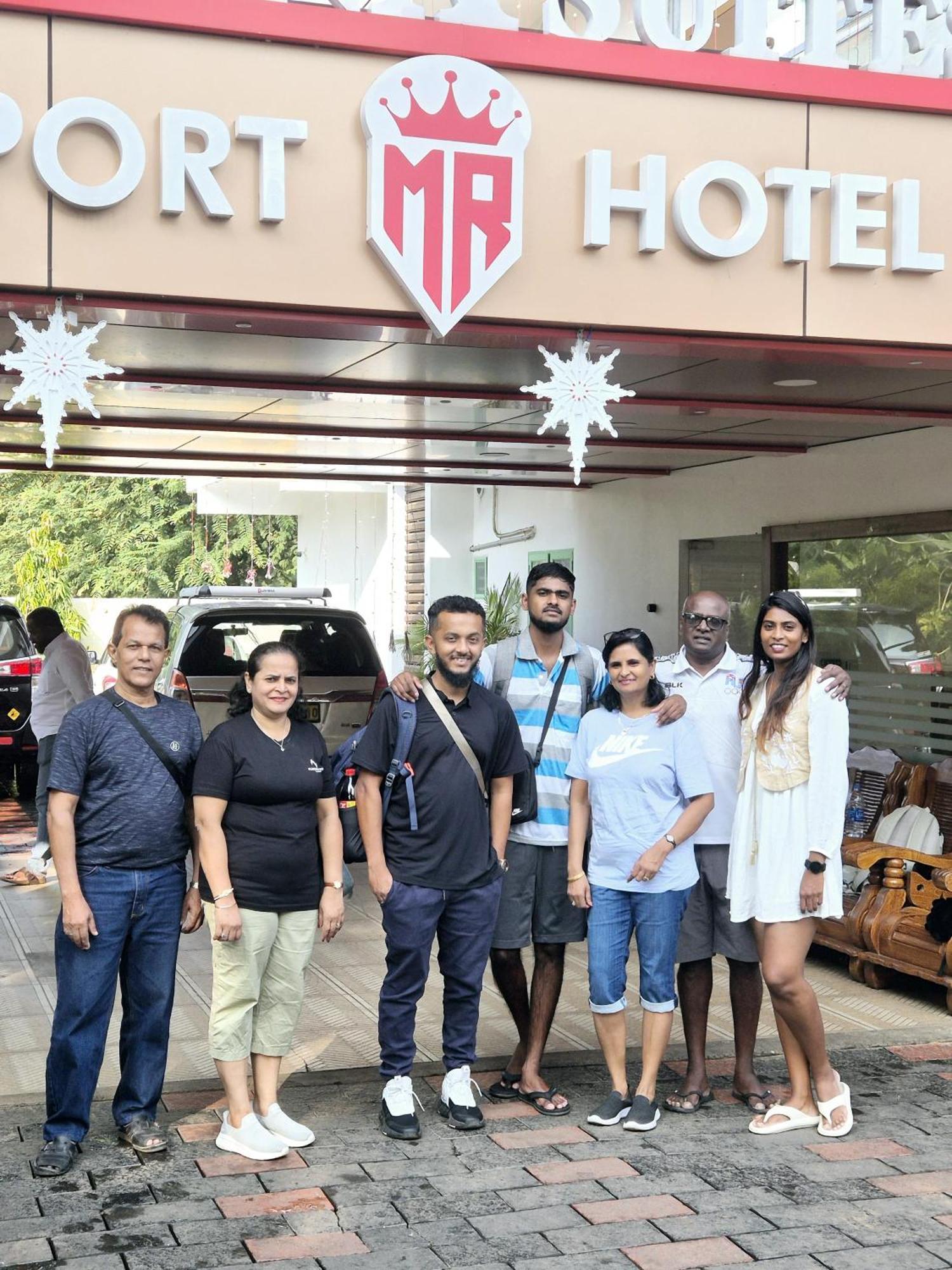 Marina Suites Airport Hotel Kochi Exterior photo